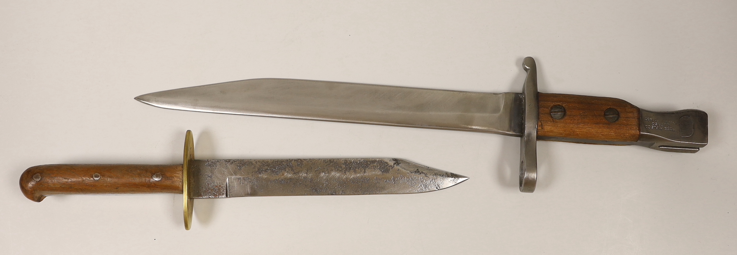 A Ross rifle Co. bayonet stamped ‘Quebec 1907’ and a Colonial dagger, both with scabbards